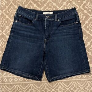Levi's women’s classic denim shorts size 27